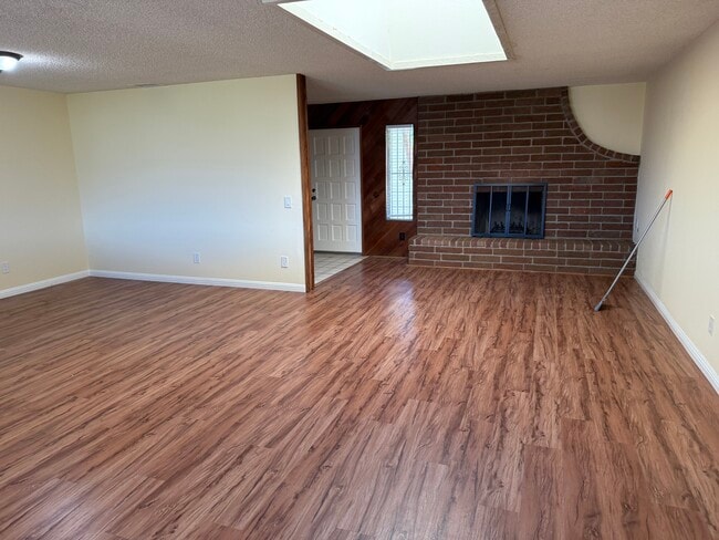 Photo - 569 Mundy Terrace