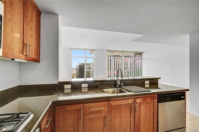 Building Photo - 411 W Seaside Way Unit 1804