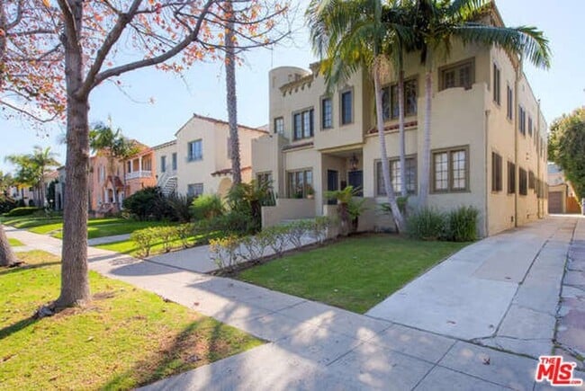 Building Photo - 6284-6286 Commodore Sloat Drive Unit 6286
