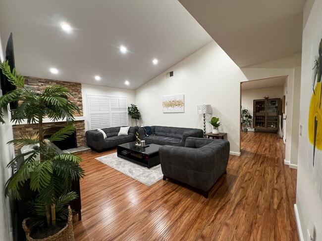 Photo - 18411 Algiers St