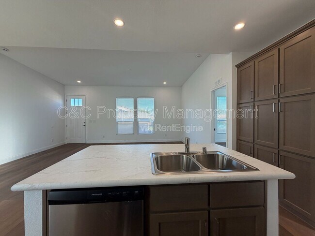 Photo - 759 W Chase Ave