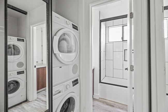 Photo - 2814 Sichel St Unit 3