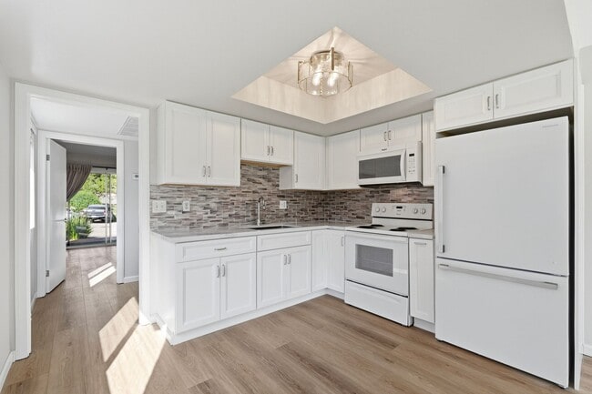 Building Photo - 27735 Mountain Meadow Rd Unit 19