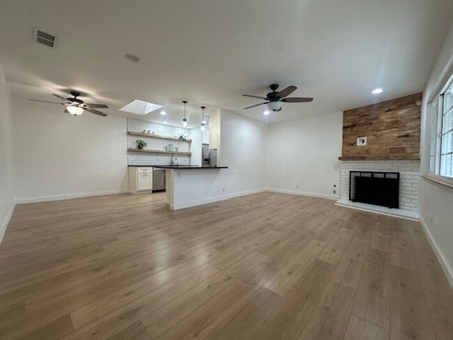 Photo - AMAZING INTERIOR 4 BEDROOM / 2 BATHROOM REMODELED HOUSE
