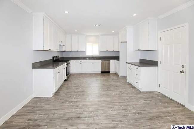 Photo - 7435 Collett Ave