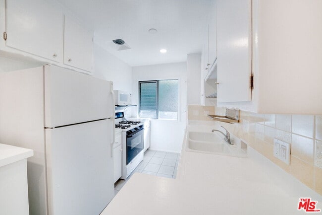 Photo - 1037 11th St Unit 9