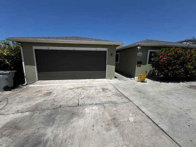 Building Photo - 5448 Encina Dr Unit 5448  A