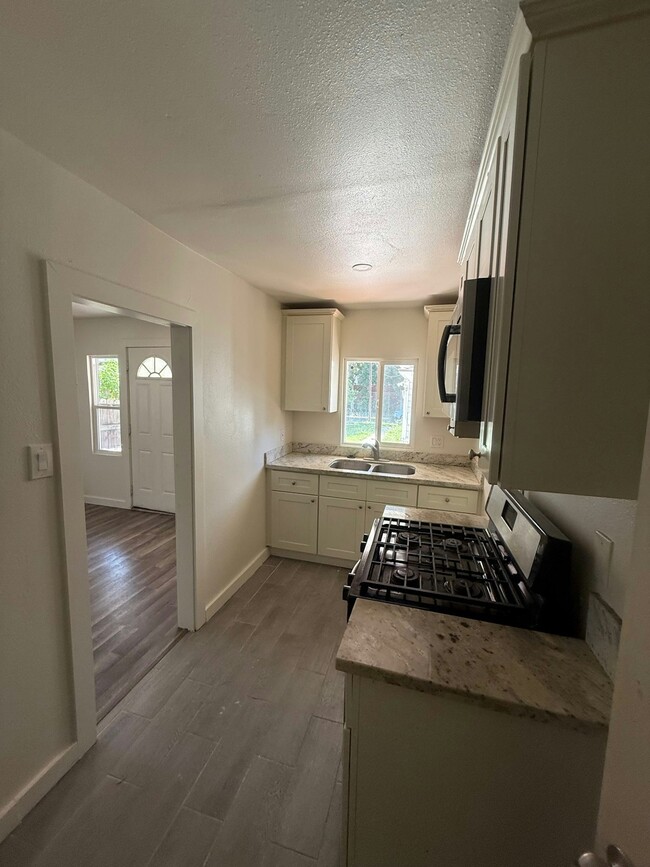 Building Photo - 3420 Lemon St Unit 3422