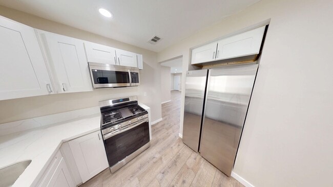 Photo - Comfortable 4 Bed 2 Bath House!!