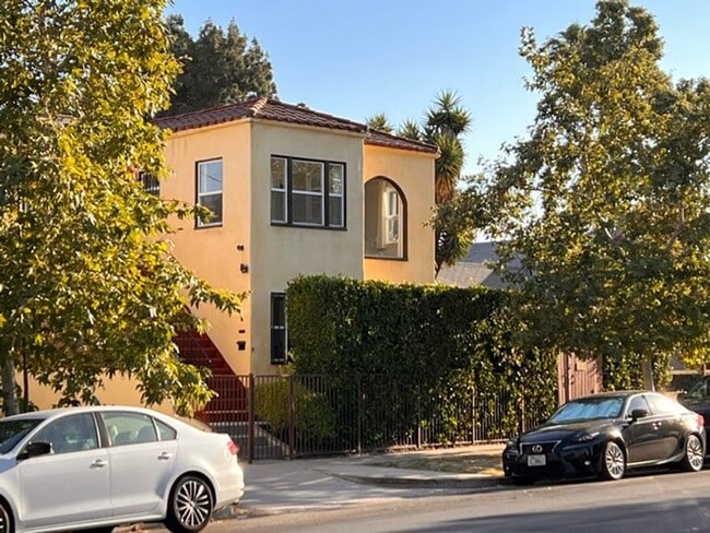Building Photo - 5112 W 21st St Unit #5112
