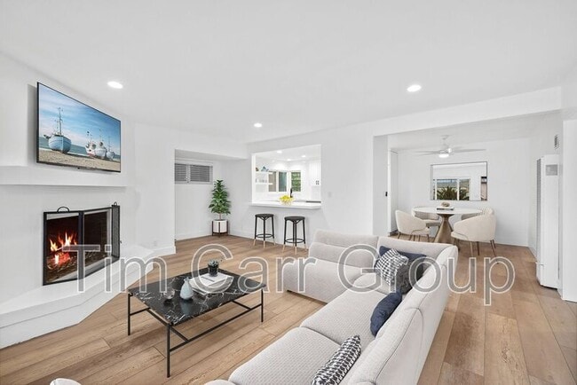 Building Photo - 526 Irvine Ave