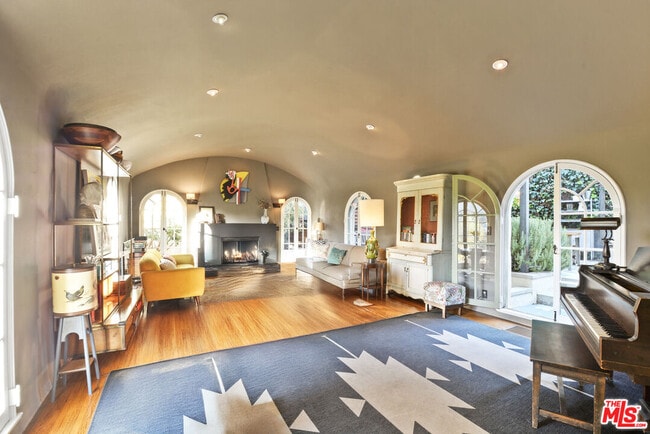 Photo - 6717 Whitley Terrace