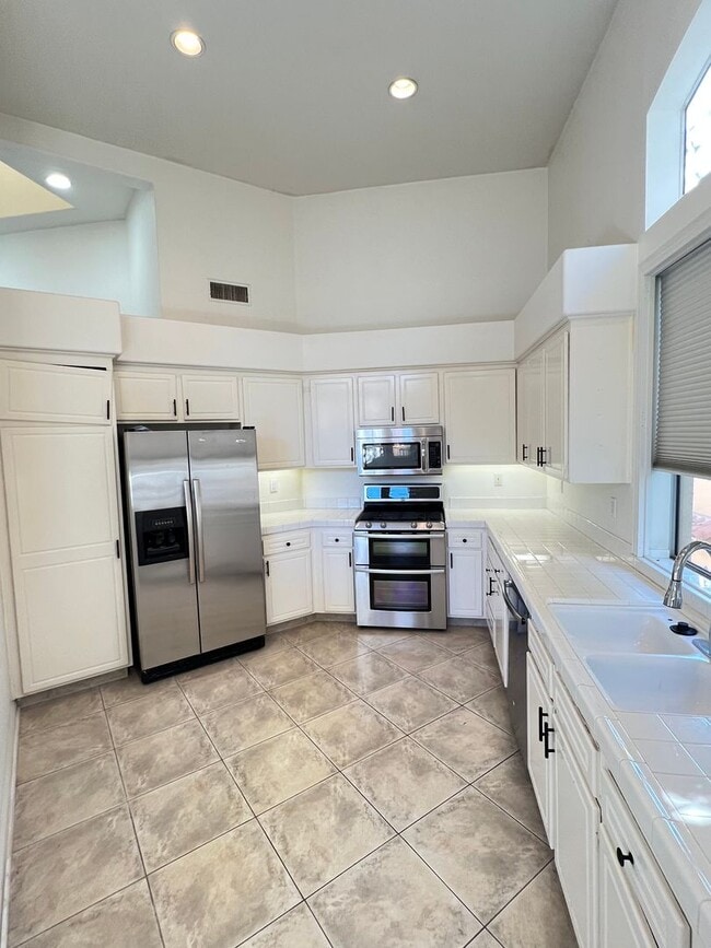 Photo - Light Filled 2 Bed 2 Bath Tustin Condo wit...