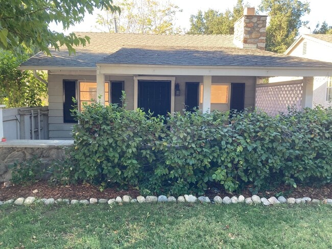 Photo - 3226 Montrose Ave Unit B