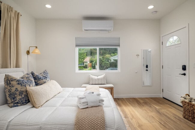 Photo - 4646 Robbins St Unit ID1304288P