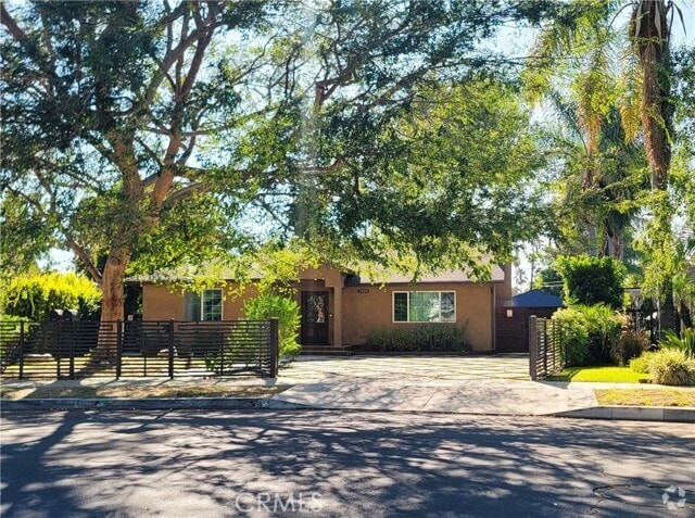 Building Photo - 5939 Vanalden Ave Rental