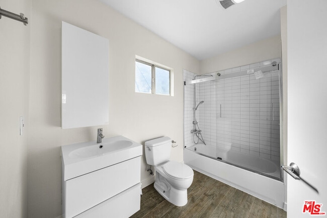 Photo - 953 N Hoover St