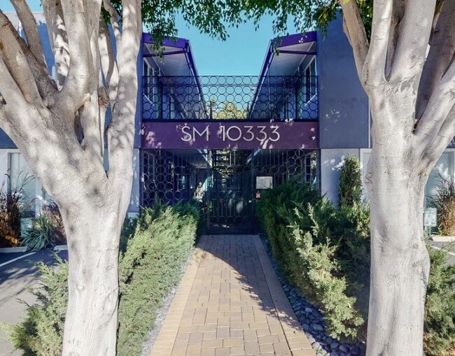 Photo - 10333 Santa Monica Blvd