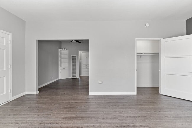 Photo - 2010 Pine Ave Unit 08