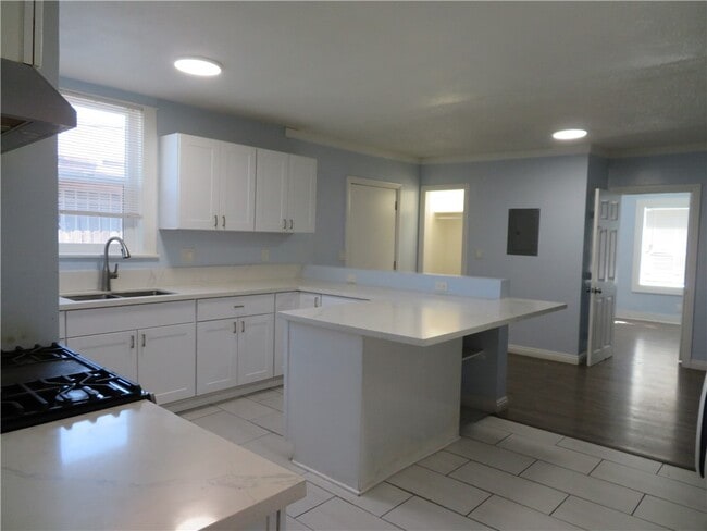 Photo - 3923 Normandie Ave