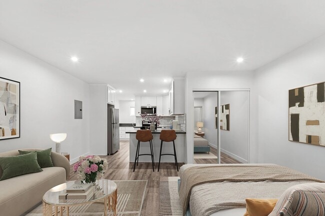 Building Photo - 1240 W 29th St Unit 7