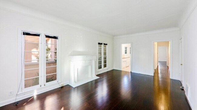 Photo - 132 N La Peer Dr Unit 132 N La Peer Dr 1