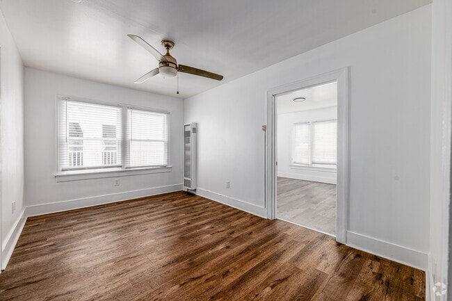Interior Photo - 5139 Melrose Avenue