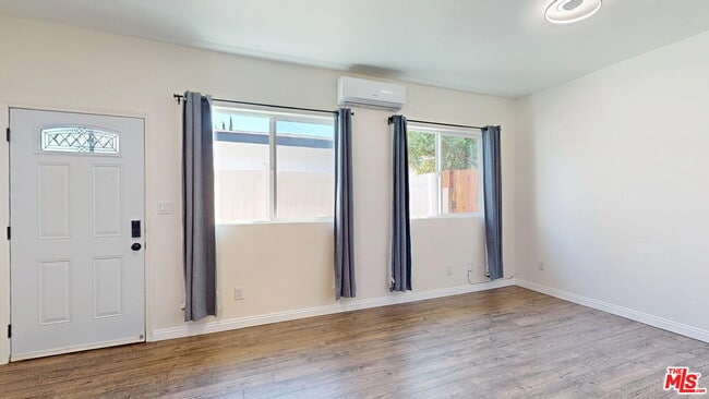 Photo - 19198 Erwin St