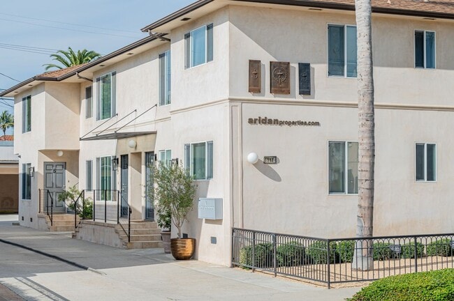 Building Photo - 1117 Cochran Ave