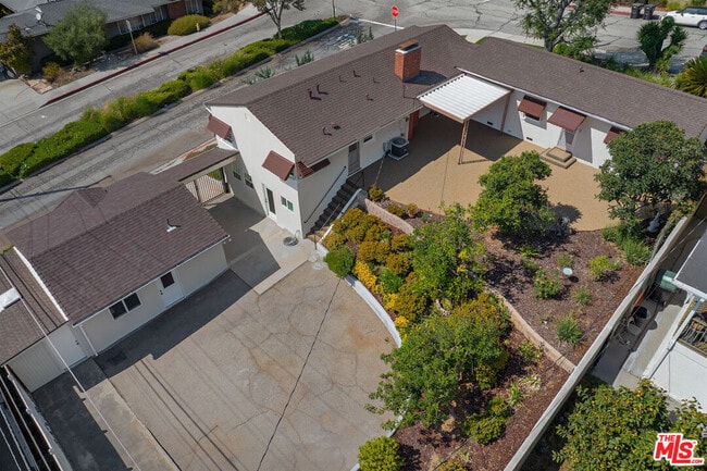 Photo - 100 E Kenneth Rd