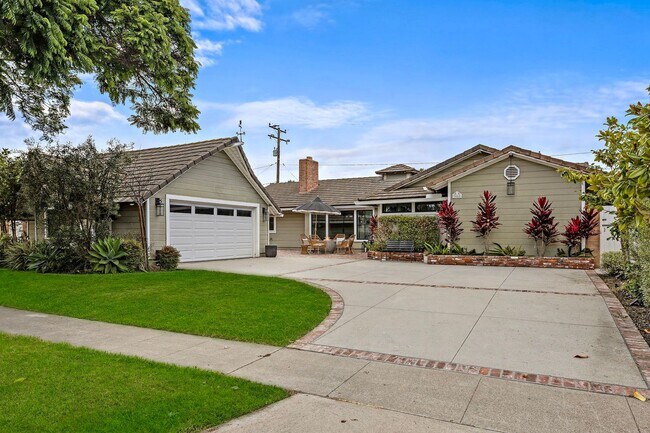 Photo - Beautifully Remodeled Rossmoor Home in a P...