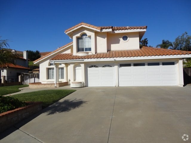 Building Photo - 3 bed/2.5 Bath Home in Oceanside!