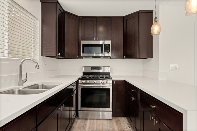 Photo - 2410 1/2 Hope St Unit 2410.5