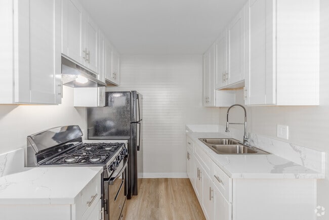 Plan B, 2 Bed / 1 Bath, 738 Sq. Ft. - Kitchen - NC18 Apartments