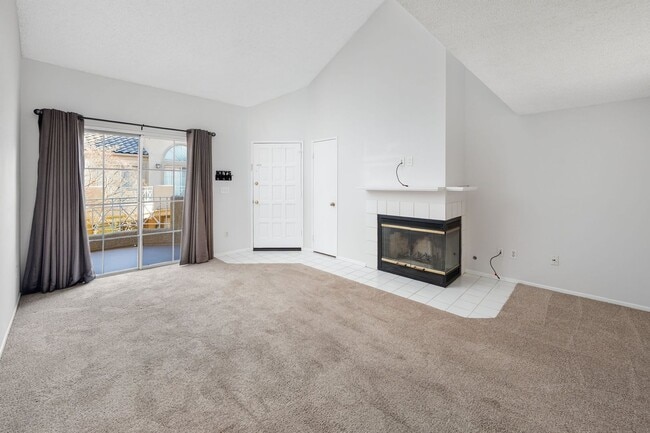 Photo - Santa Fe condo right in the heart of Valencia. 2 bedrooms, 2 bath upper unit