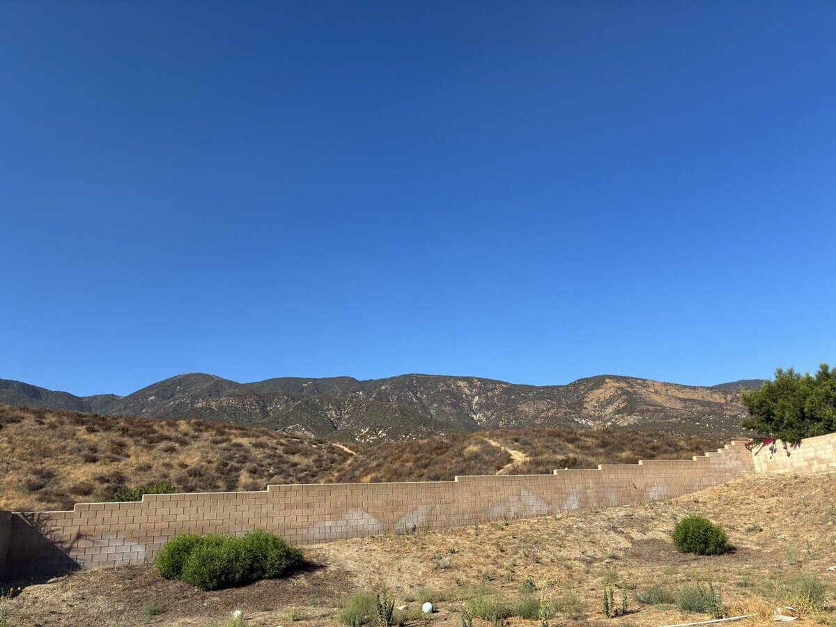 Photo - NEWLY UPDATED 4+2 IN EXCELLENT AREA OF SAN...