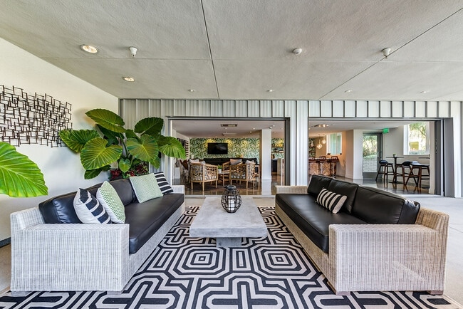 Runway Playa Vista Cabana Lounge - Runway Playa Vista