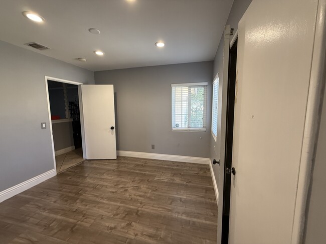 Photo - 10625 Dempsey Ave