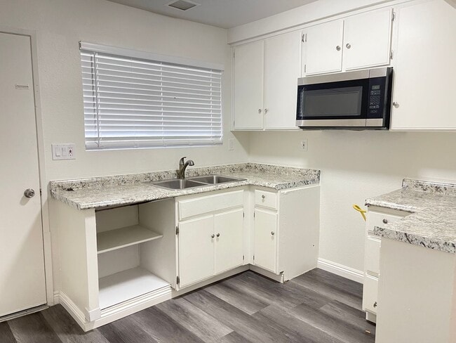 Building Photo - 600 E Lugonia Ave Unit C