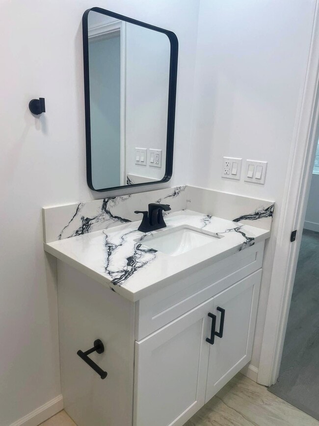 Photo - 19057 Friar St Unit ...