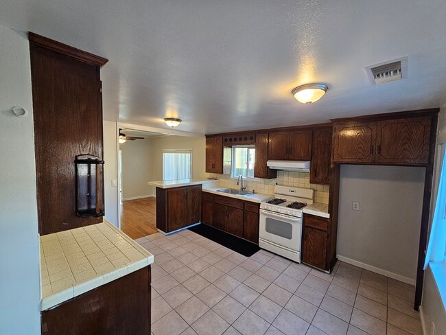 Photo - 501 Macdonald St