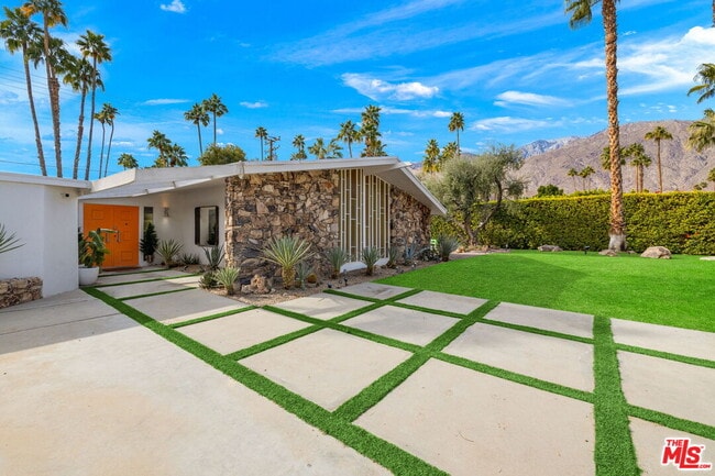 Photo - 1155 E Mesquite Ave House