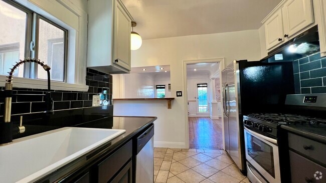 Building Photo - 7972 Willoughby Ave Unit 7972 Rental