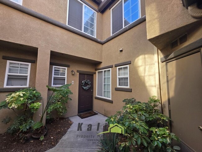 Building Photo - 6233 Avenida De Las Vistas