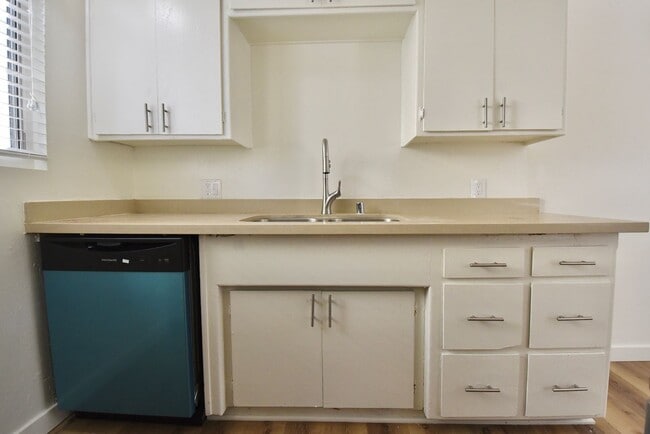 Photo - 6125 Whitsett Ave Unit 01