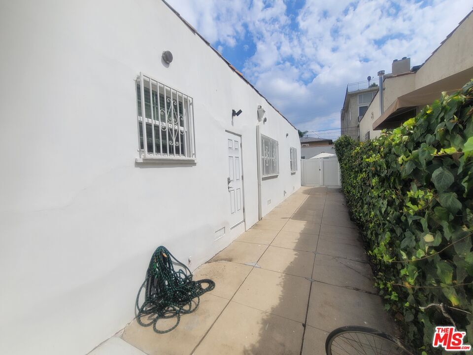 Photo - 816 N McCadden Pl