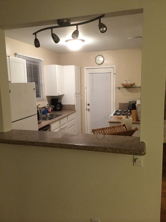 Photo - 536 39th W St