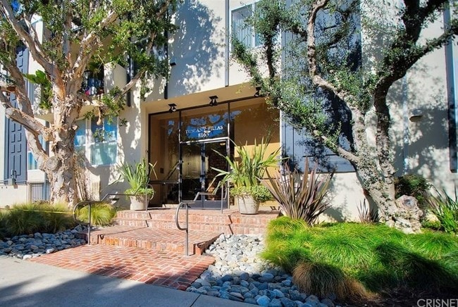 Building Photo - 8163 Redlands St Unit 2nd floor