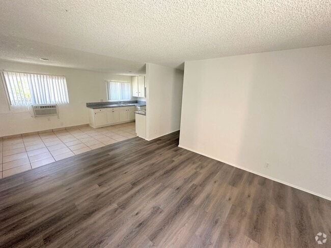 Building Photo - 2bd/1ba in North Hills with parking! Unit #13 Rental