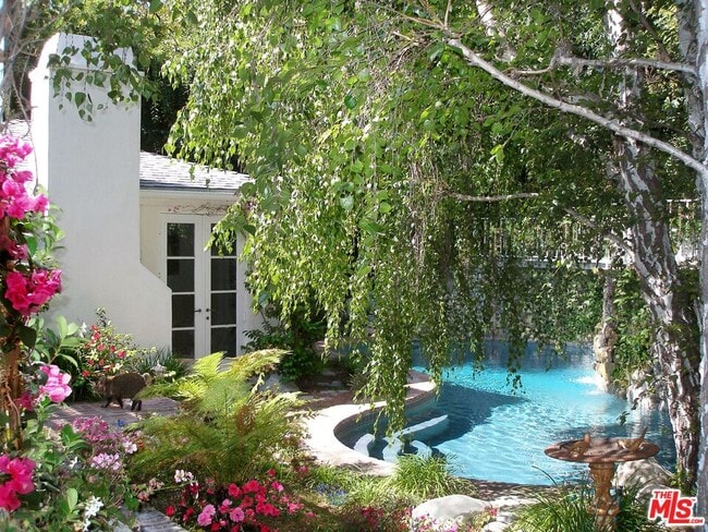 Building Photo - 1619 Marmont Ave